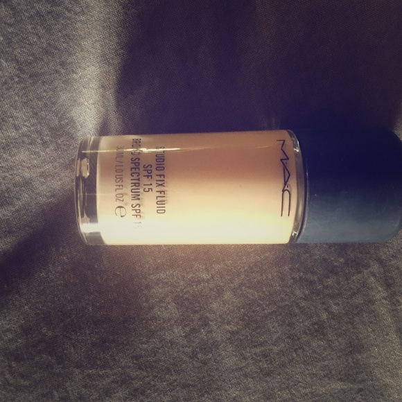 Mac Studio Fix Fluid Spf15❤️ - Picture 1 of 3